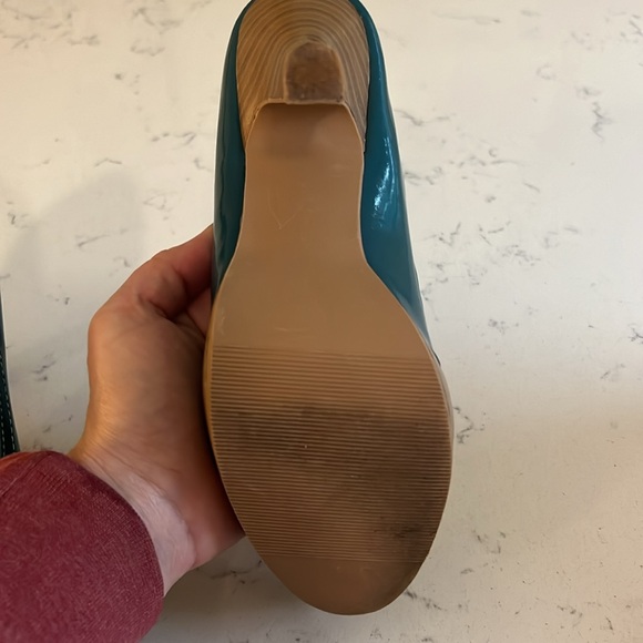 Peep toe shoes. EUC. - Picture 4 of 4